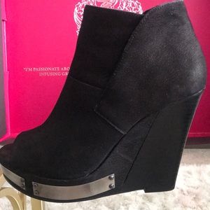 Women’s designer shoes